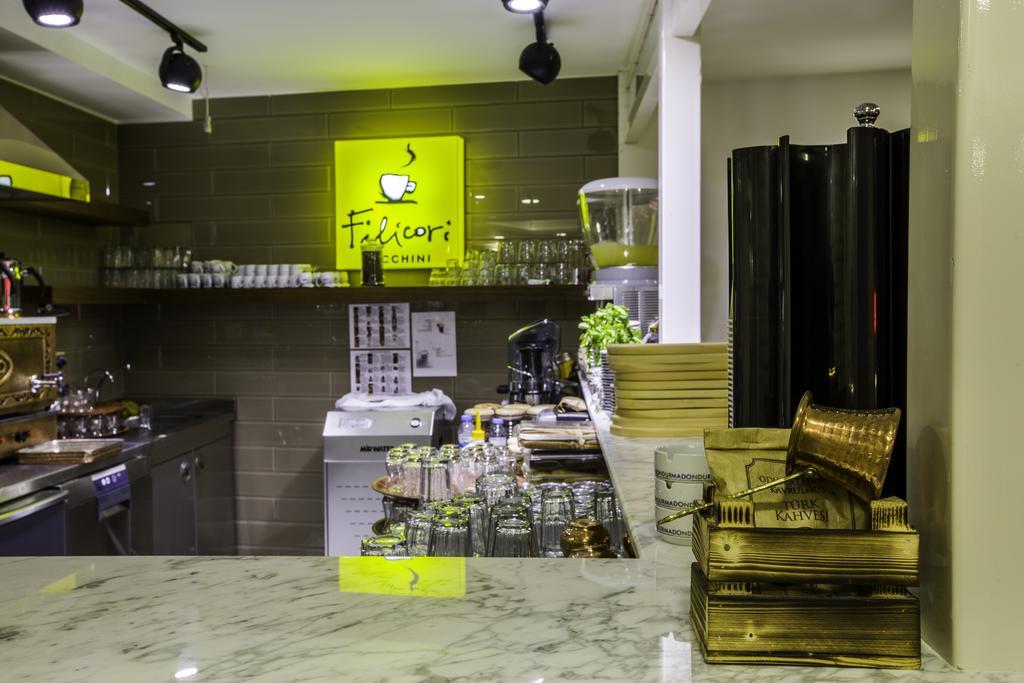 Готель Phosphorion Стамбул Екстер'єр фото A coffee shop in Cairo, Egypt